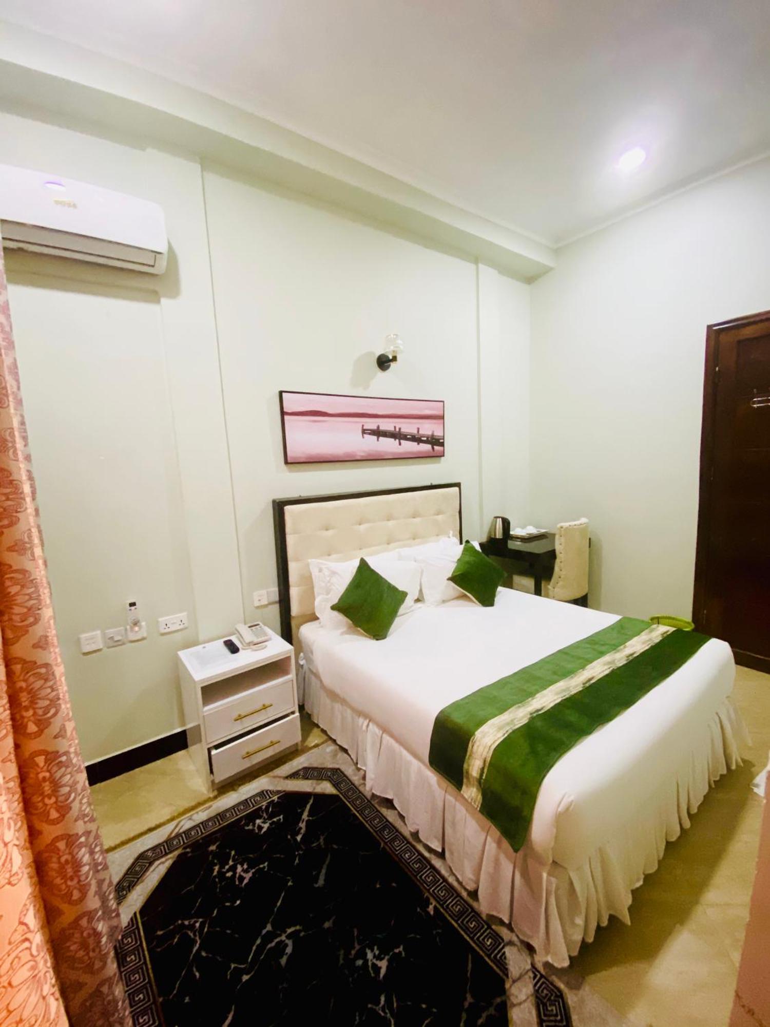 Diary Hotel Dar es Salaam Esterno foto