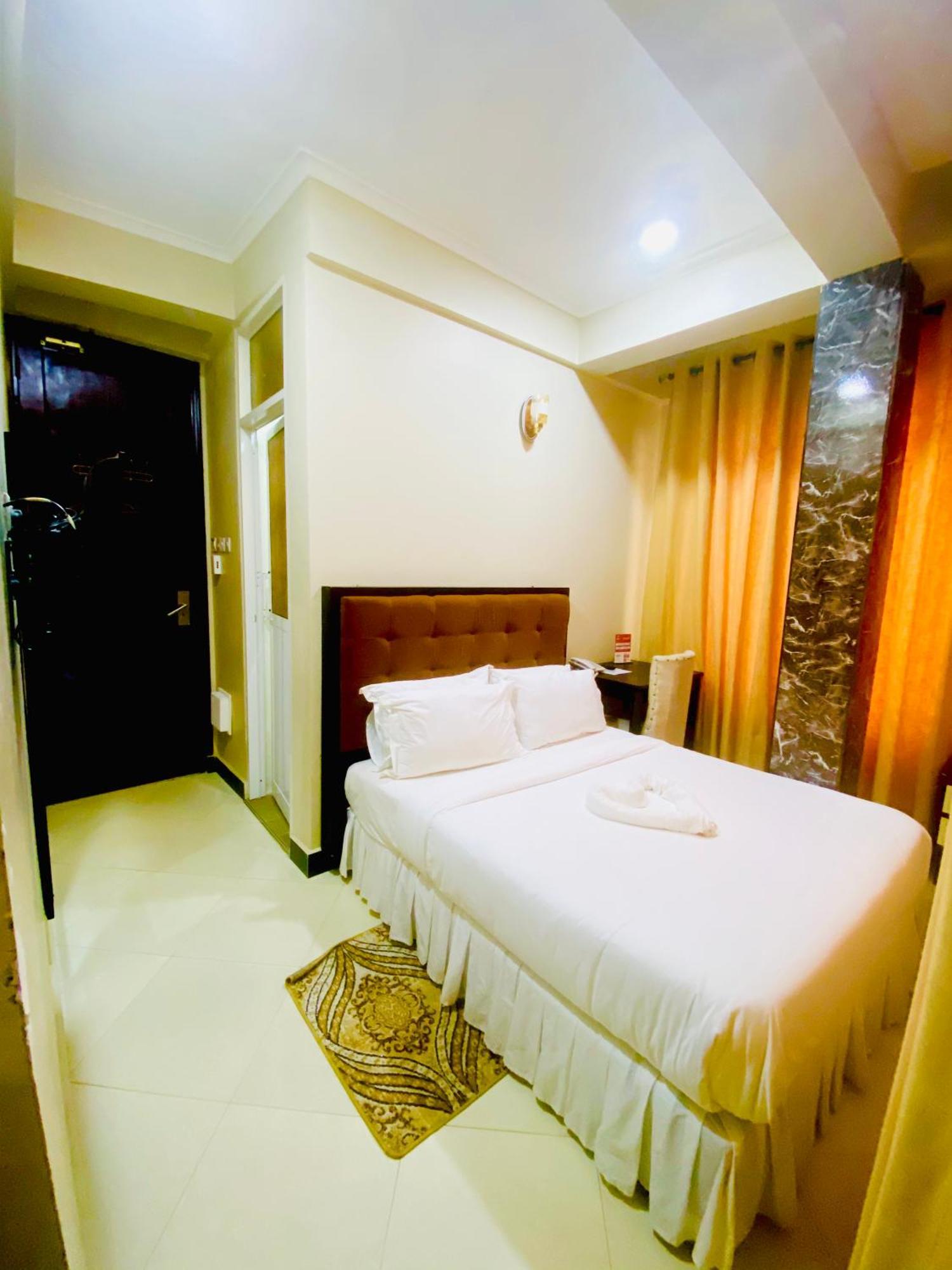 Diary Hotel Dar es Salaam Esterno foto
