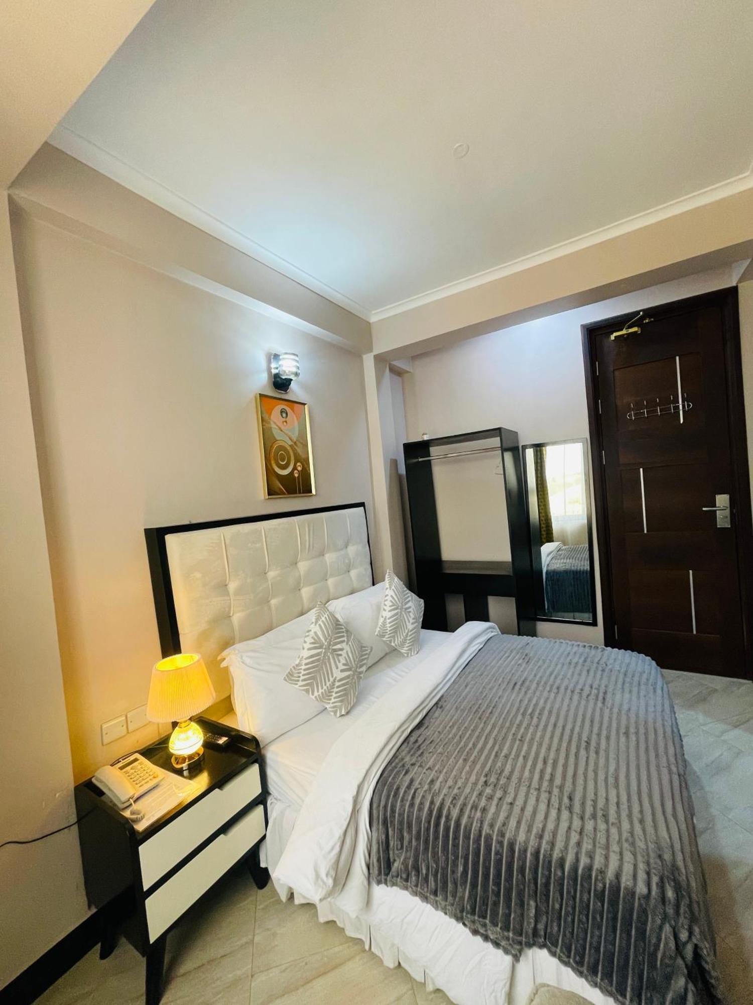 Diary Hotel Dar es Salaam Esterno foto