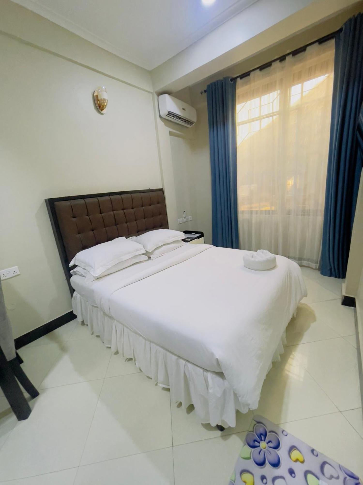Diary Hotel Dar es Salaam Esterno foto