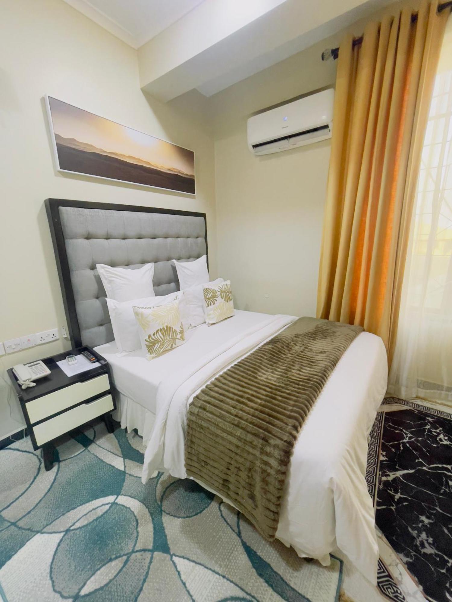Diary Hotel Dar es Salaam Esterno foto